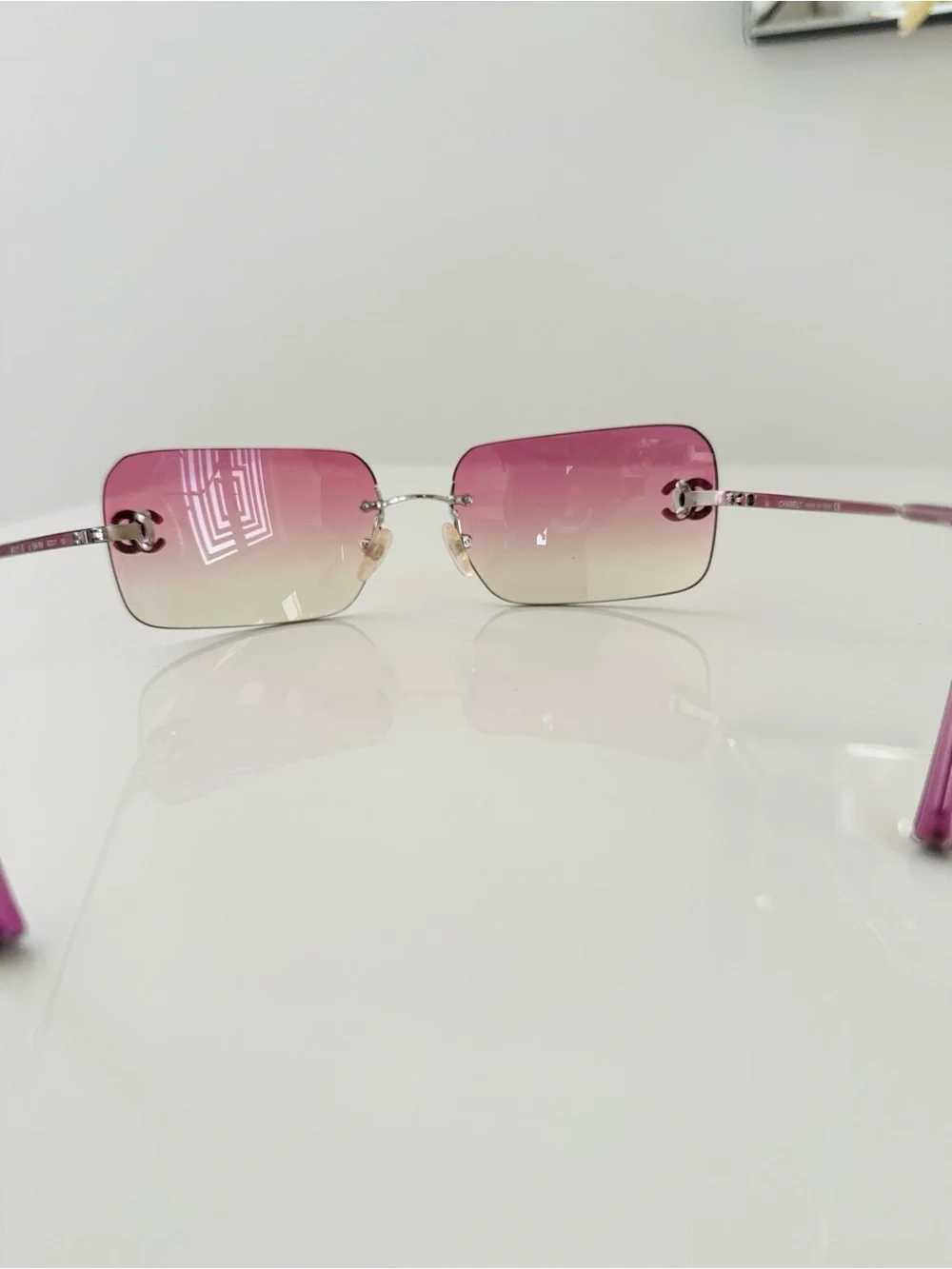 Like New 🍒 Authentic Vintage Chanel rimless CC crystal sunglasses